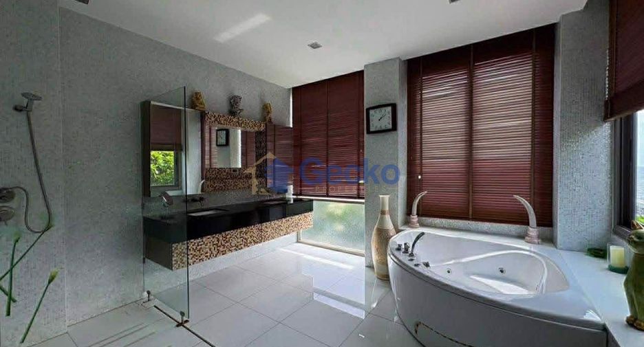 For sale 3 bedrooms condo in North Pattaya, Pattaya