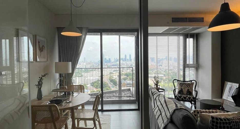 For rent 2 bedrooms condo in Phaya Thai, Bangkok