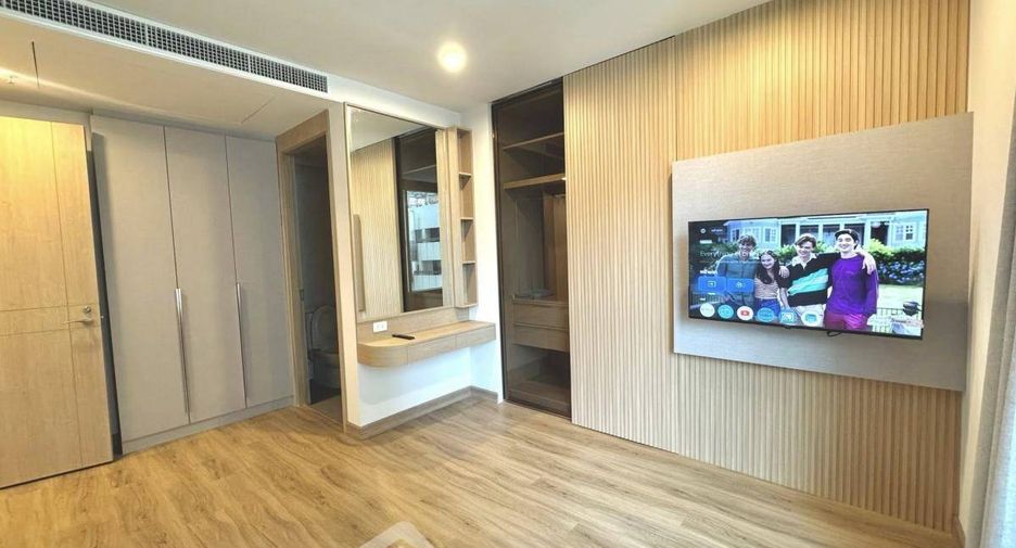For rent 3 bedrooms condo in Bang Rak, Bangkok