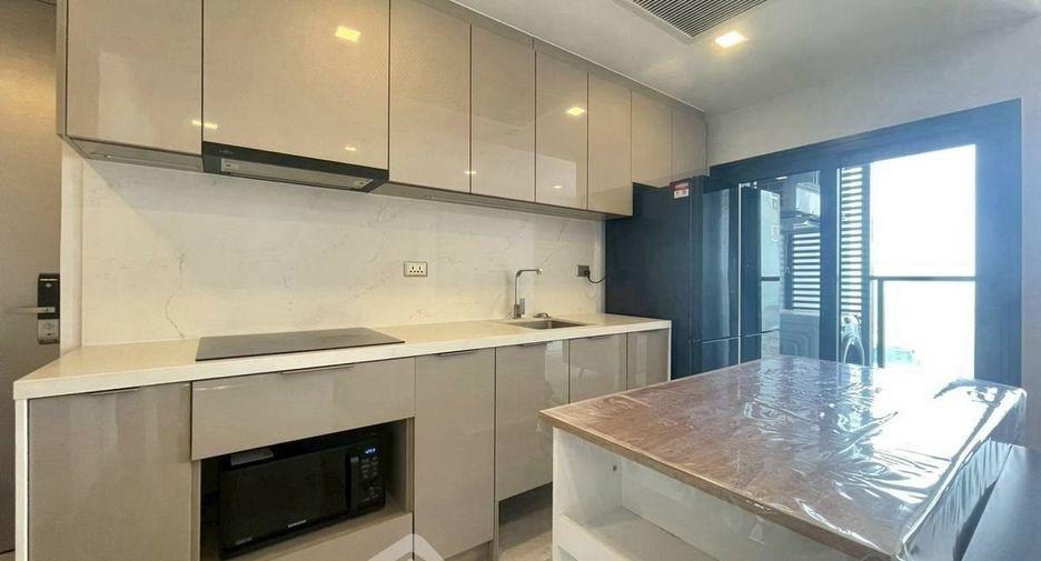 Condo en alquiler de 2 habitaciones en Huai Khwang, Bangkok