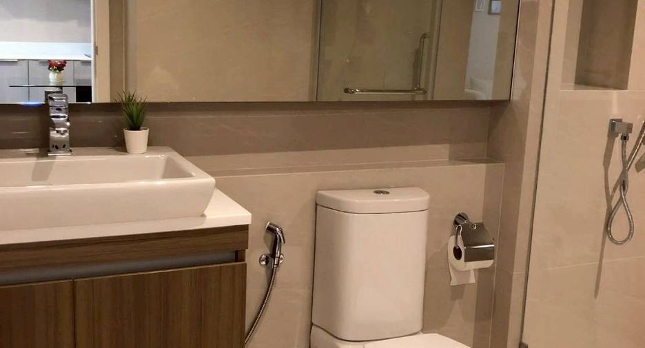 For rent 2 bedrooms condo in Khlong Toei, Bangkok