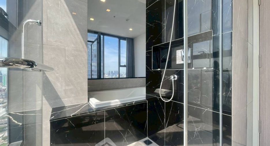 Condo en alquiler de 2 habitaciones en Huai Khwang, Bangkok