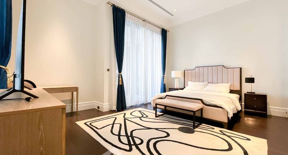 For rent 2 bedrooms condo in Pathum Wan, Bangkok