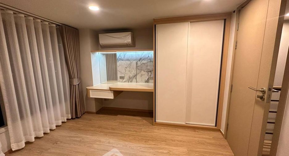For rent 2 bedrooms condo in Bang Rak, Bangkok