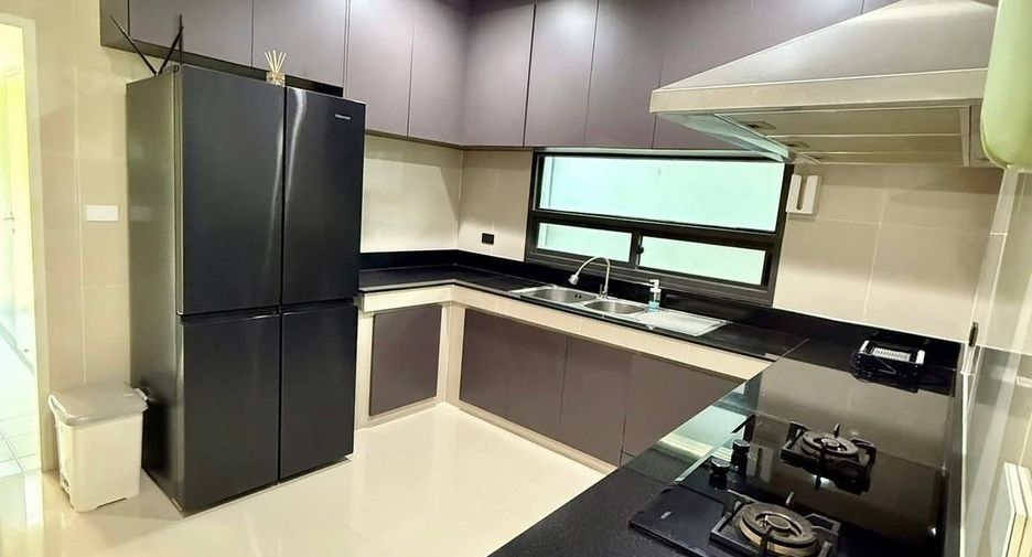 For rent 4 bedrooms house in Bang Kapi, Bangkok