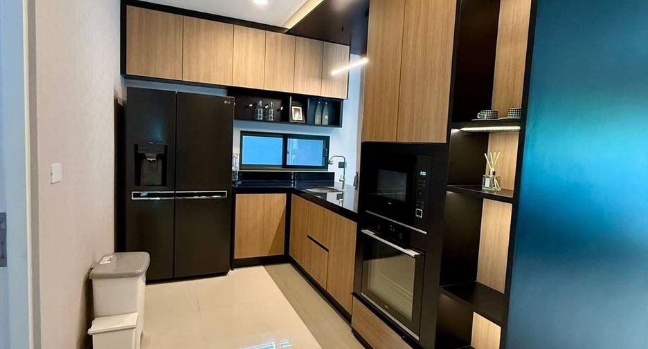 For rent 4 bedrooms house in Bang Kapi, Bangkok