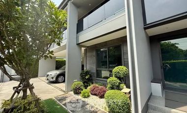 For rent 4 bedrooms house in Bang Kapi, Bangkok