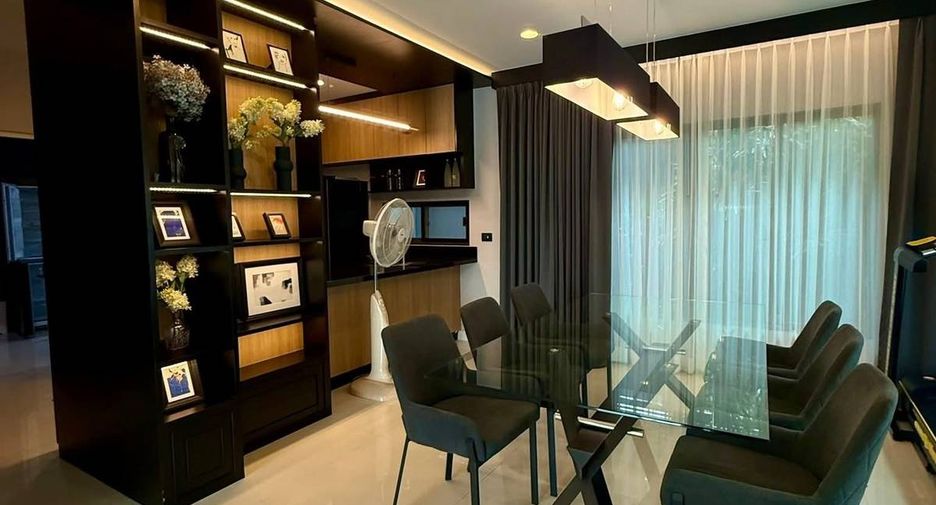For rent 4 bedrooms house in Bang Kapi, Bangkok