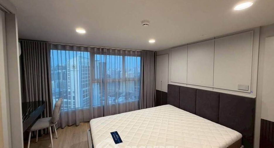 For rent 2 bedrooms condo in Bang Rak, Bangkok