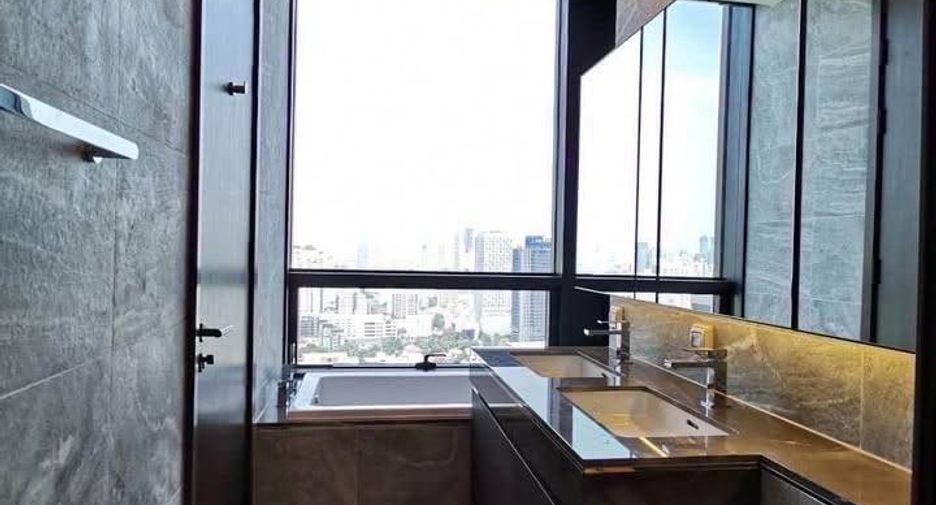 Condo en alquiler de 2 habitaciones en Khlong Toei, Bangkok