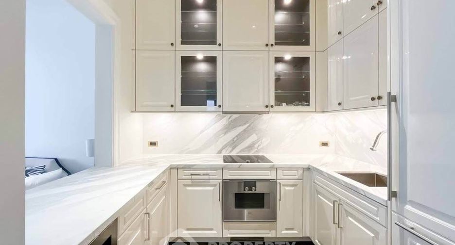 For rent 2 bedrooms condo in Pathum Wan, Bangkok