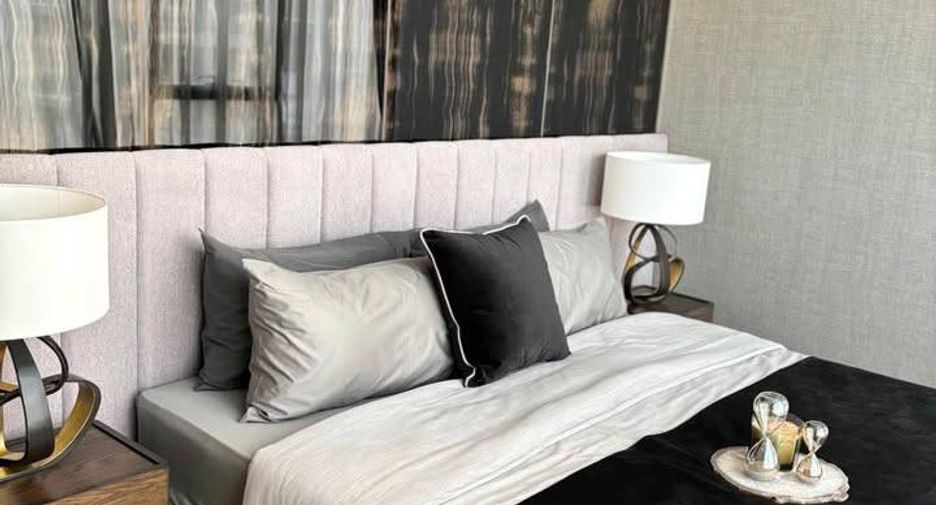 For rent 2 bedrooms condo in Khlong Toei, Bangkok
