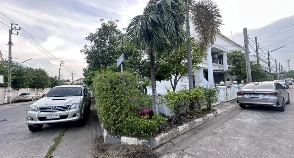 Casa adosada en venta de 3 habitaciones en Prawet, Bangkok