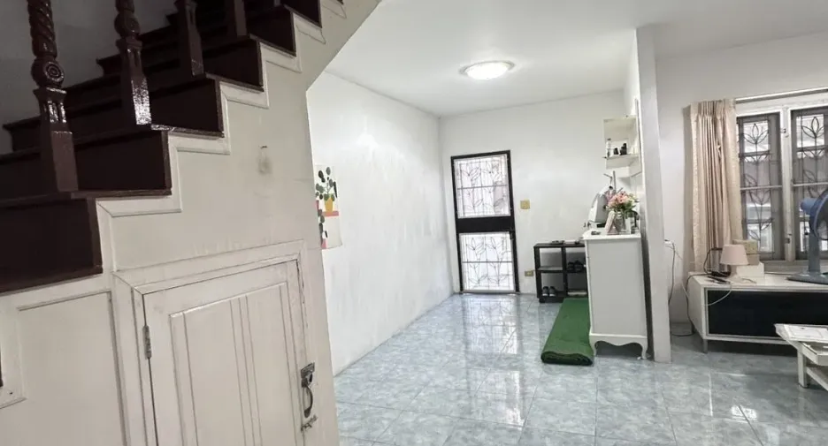 Casa adosada en venta de 3 habitaciones en Prawet, Bangkok