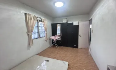 Casa adosada en venta de 3 habitaciones en Prawet, Bangkok
