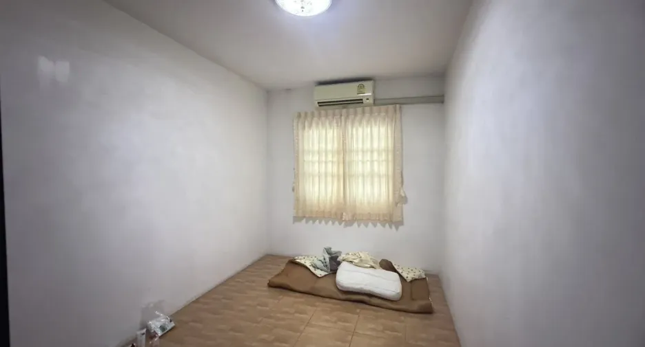 Casa adosada en venta de 3 habitaciones en Prawet, Bangkok
