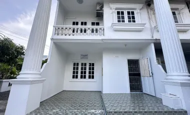 Casa adosada en venta de 3 habitaciones en Prawet, Bangkok