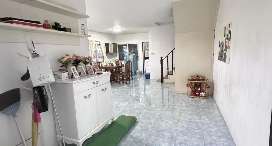 Casa adosada en venta de 3 habitaciones en Prawet, Bangkok