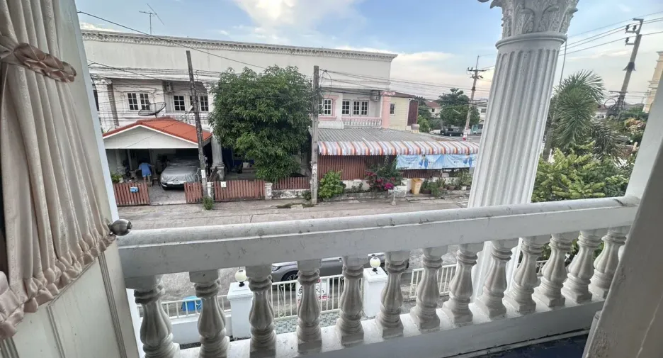 Casa adosada en venta de 3 habitaciones en Prawet, Bangkok