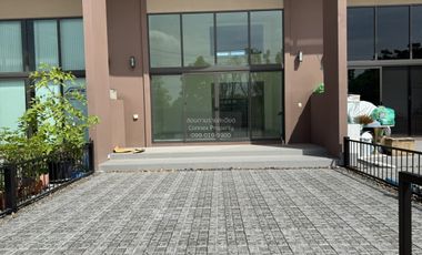 出租 3 卧室 联排别墅 在 Bang Phli, Samut Prakan