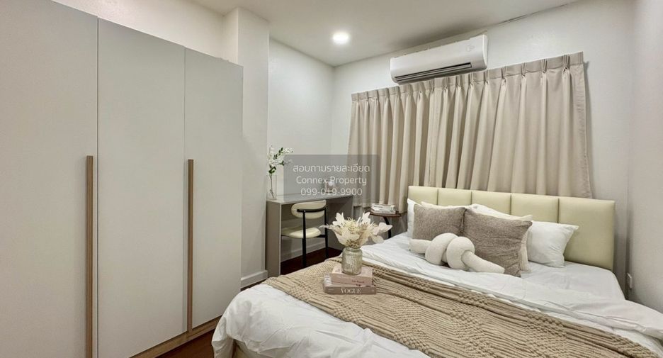 À louer 4 chambres maison à Huai Khwang, Bangkok