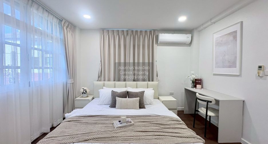 À louer 4 chambres maison à Huai Khwang, Bangkok