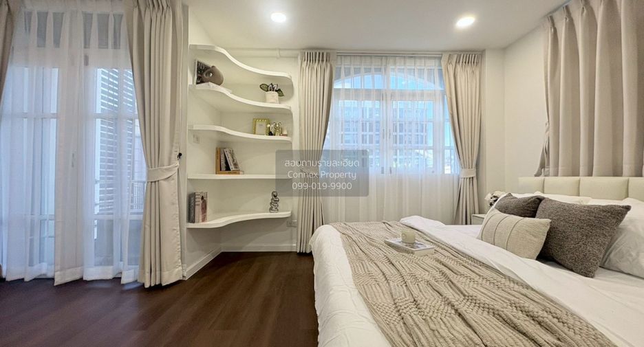 À louer 4 chambres maison à Huai Khwang, Bangkok