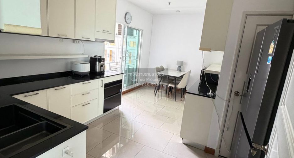 For rent 5 ベッドルーム condo in Huai Khwang, Bangkok