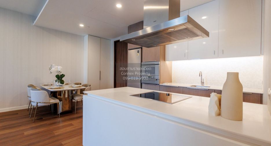 For rent 2 bedrooms condo in Pathum Wan, Bangkok