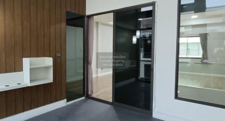 For rent 3 bedrooms townhouse in Khan Na Yao, Bangkok