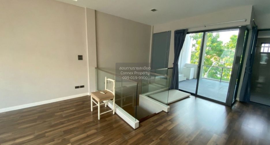 For rent 3 bedrooms townhouse in Khan Na Yao, Bangkok