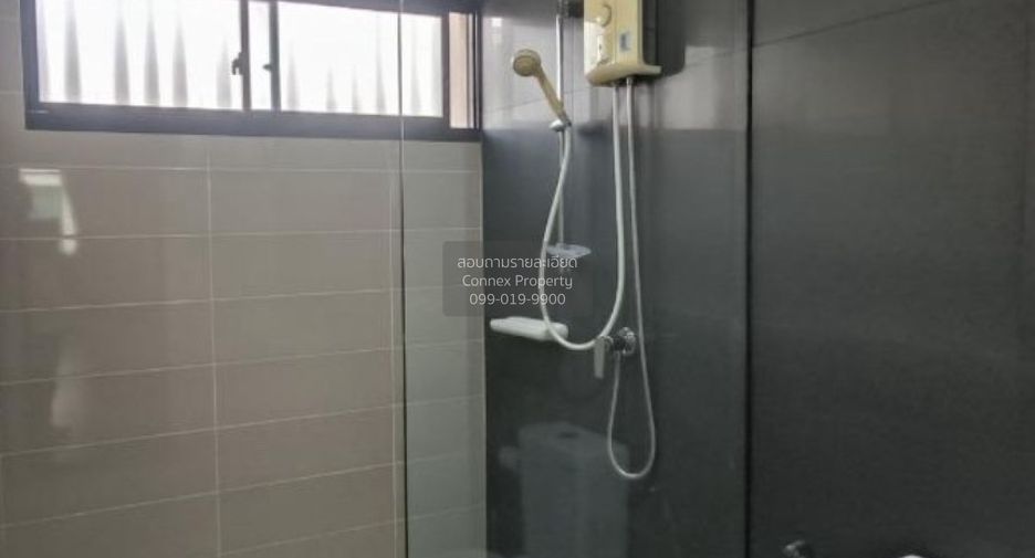 For rent 3 bedrooms townhouse in Khan Na Yao, Bangkok