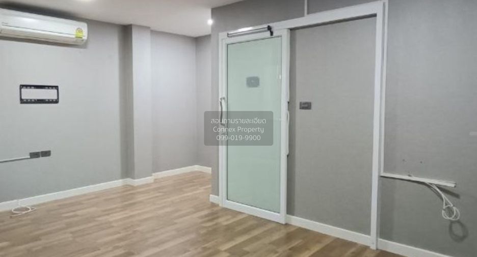 For rent 3 bedrooms townhouse in Khan Na Yao, Bangkok
