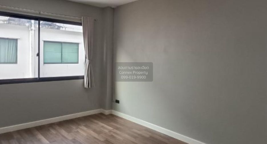 For rent 3 bedrooms townhouse in Khan Na Yao, Bangkok