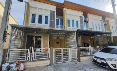 Reihenhaus zur Miete mit 4 Zimmer in Mueang Samut Prakan, Samut Prakan