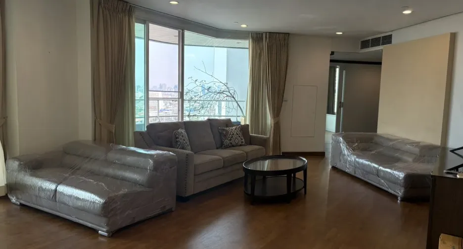 Condo en alquiler de 3 habitaciones en Bang Kho Laem, Bangkok