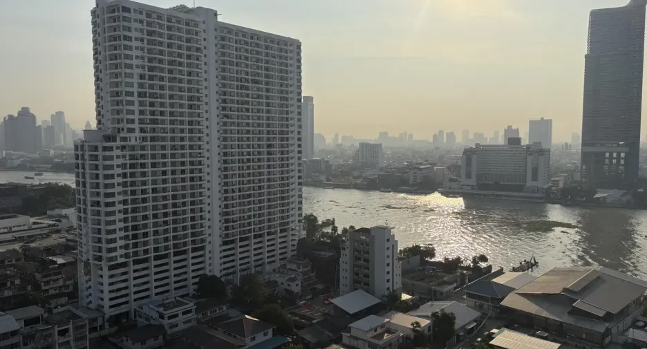 Condo en alquiler de 3 habitaciones en Bang Kho Laem, Bangkok