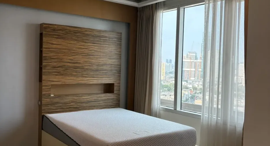 Condo en alquiler de 3 habitaciones en Bang Kho Laem, Bangkok
