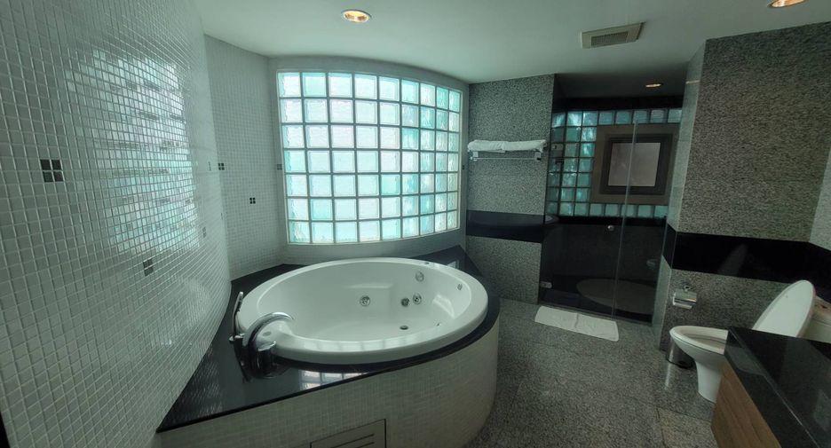 For rent 3 ベッドルーム condo in Watthana, Bangkok