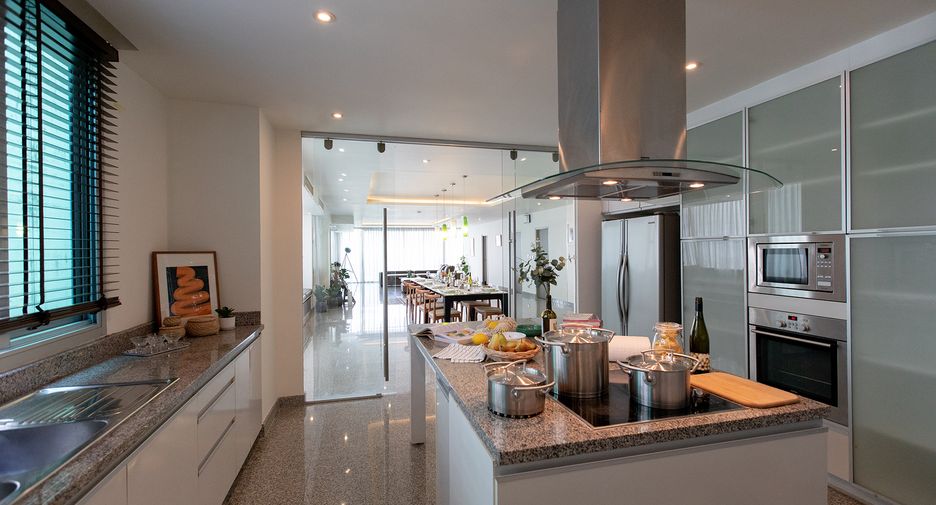For rent 3 ベッドルーム condo in Watthana, Bangkok