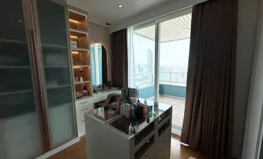 Condo en venta de 4 habitaciones 