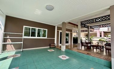 Haus zur Miete mit 4 Zimmer in Mueang Phuket, Phuket