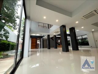 For sale and for rent 5 bedrooms house in Watthana, Bangkok