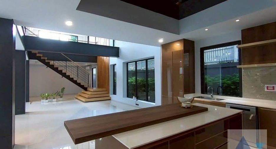 For sale and for rent 5 bedrooms house in Watthana, Bangkok