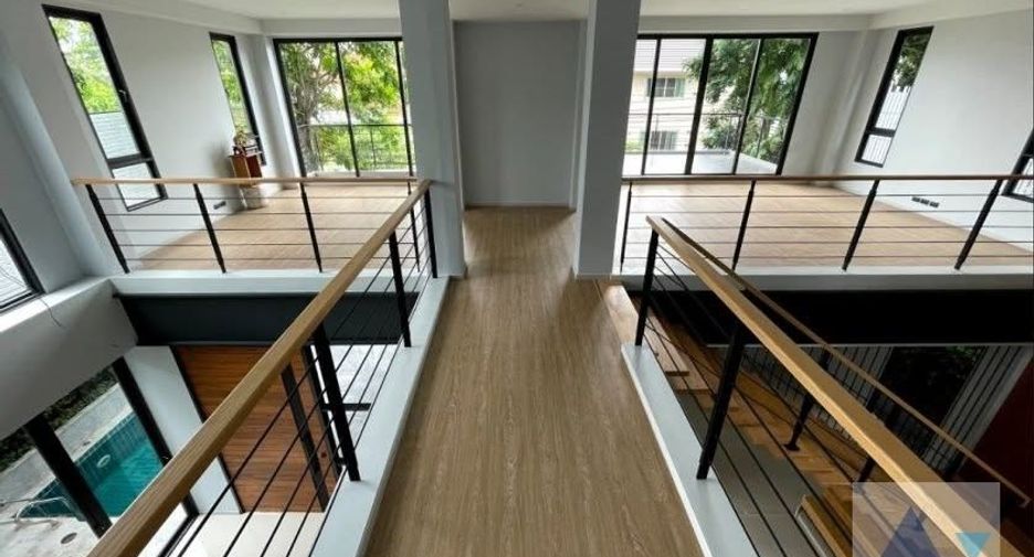 For sale and for rent 5 bedrooms house in Watthana, Bangkok