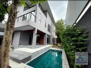 For sale and for rent 5 bedrooms house in Watthana, Bangkok