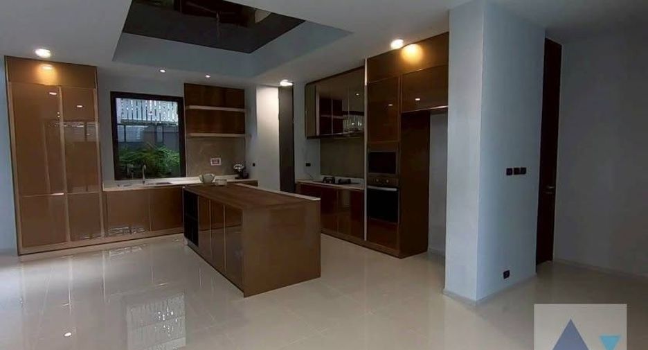For sale and for rent 5 bedrooms house in Watthana, Bangkok