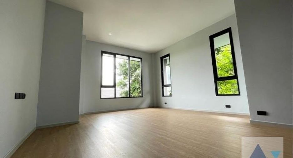 For sale and for rent 5 bedrooms house in Watthana, Bangkok