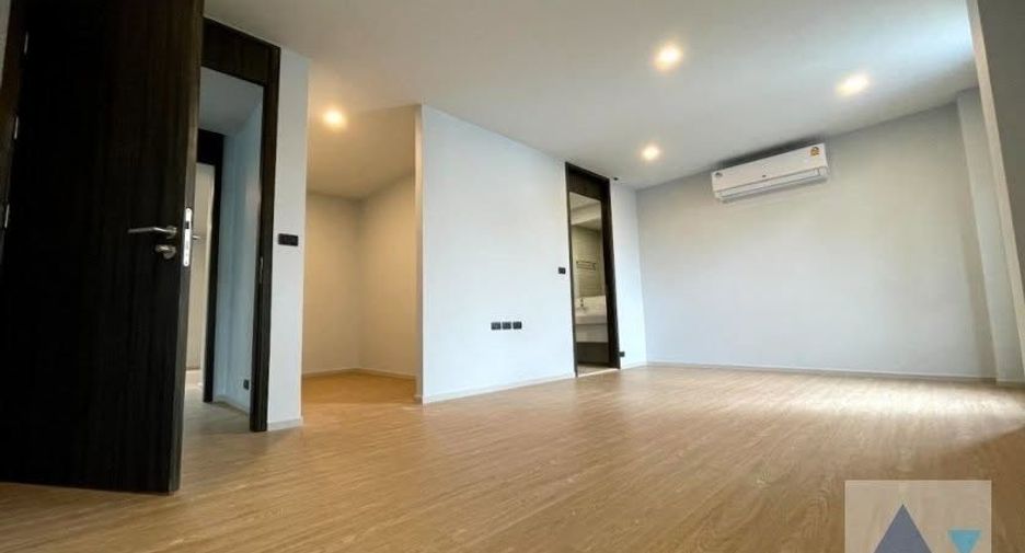 For sale and for rent 5 bedrooms house in Watthana, Bangkok