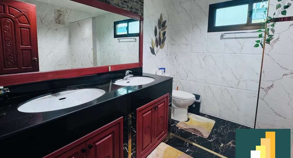 Продажа 3 спальни дом в Саттахип, Чонбури